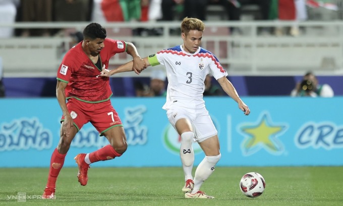 Thái Lan đặt một chân vào vòng 1/8 Asian Cup