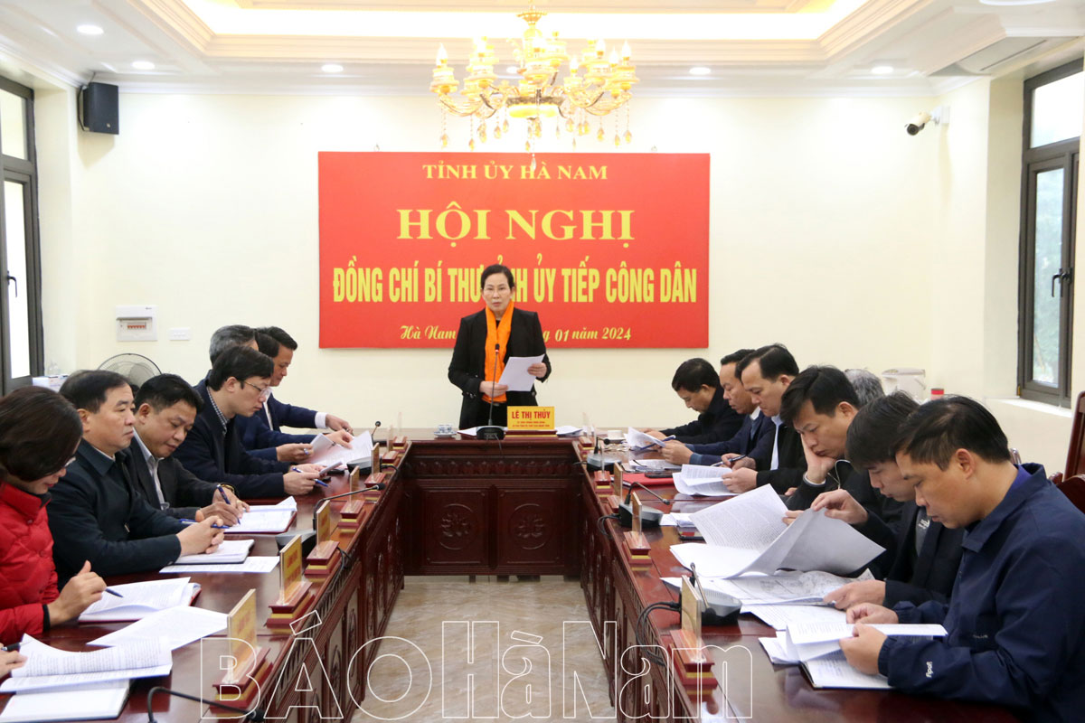 Đồng chí Bí thư Tỉnh ủy Lê Thị Thủy tiếp công dân định kỳ tháng 1/2024