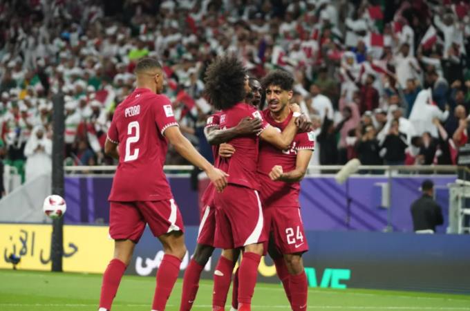 Qatar thắng ngược Iran để vào chung kết Asian Cup