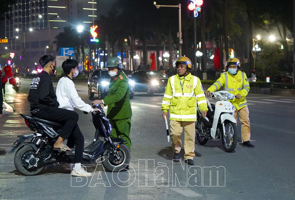 Công an Hà Nam bảo đảm ANTT – ATGT cho người dân đón Lễ giao thừa