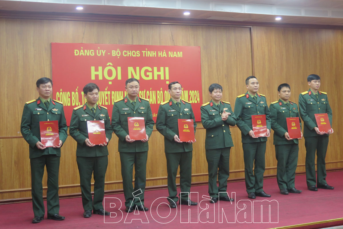 Đảng uỷ - Bộ CHQS tỉnh trao quyết định nhân sự cán bộ quý I năm 2024