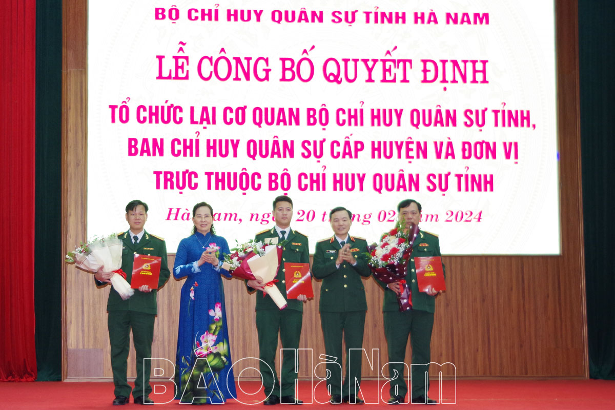 Bộ CHQS tỉnh công bố quyết định về việc tổ chức lại các cơ quan đơn vị trực thuộc