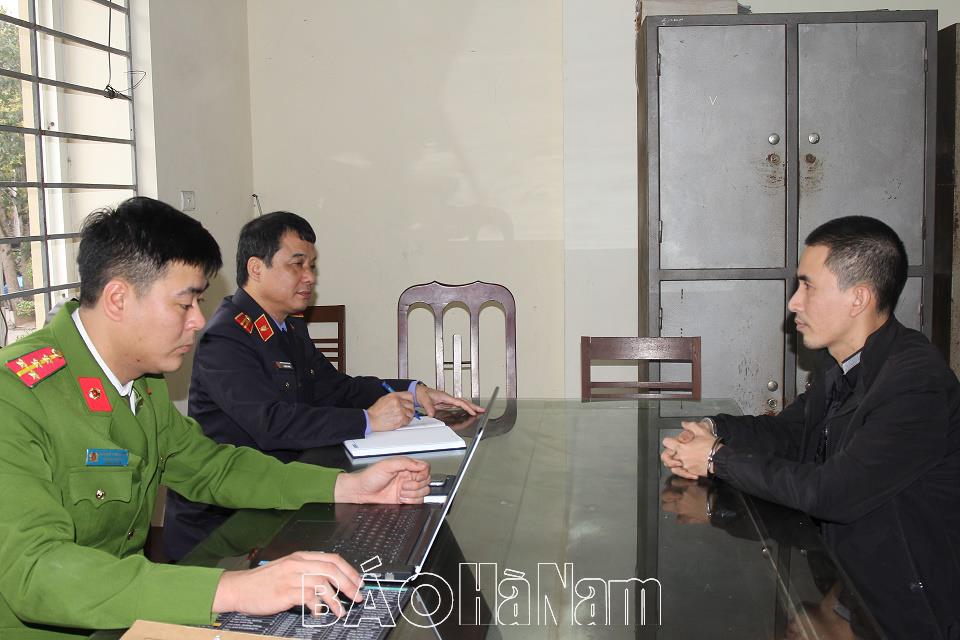 Bắt đối tượng lừa thi công, xây dựng nhà gỗ qua mạng xã hội để chiếm đoạt tài sản