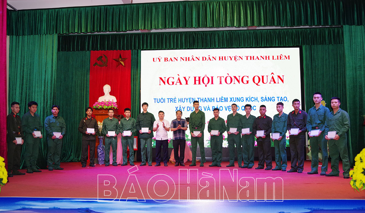 Thanh Liêm tổ chức đêm giao lưu “Ngày hội tòng quân”