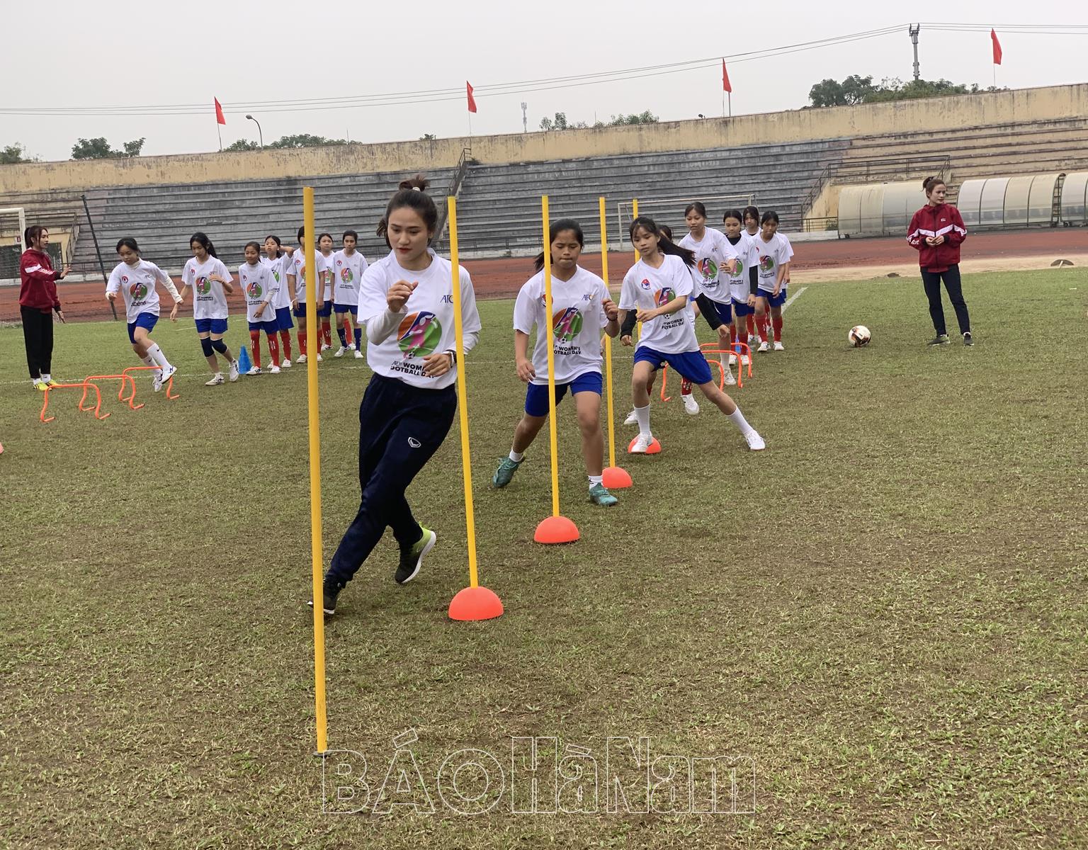 Giao lưu hưởng ứng Ngày hội Bóng đá nữ Châu Á 2024