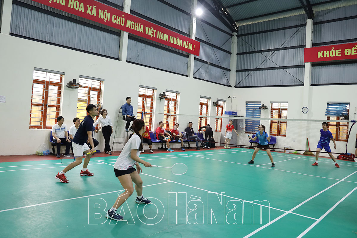 Phát động Ngày chạy Olympic vì sức khỏe toàn dân và khai mạc Giải cầu lông huyện Bình Lục năm 2024