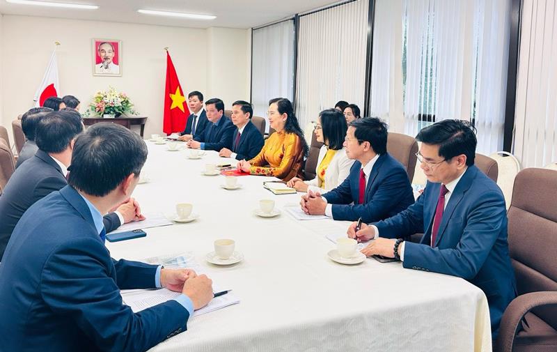Đồng chí Bí thư Tỉnh uỷ Lê Thị Thủy thăm và làm việc với Tổng Lãnh sự quán Việt Nam tại Osaka, Nhật Bản