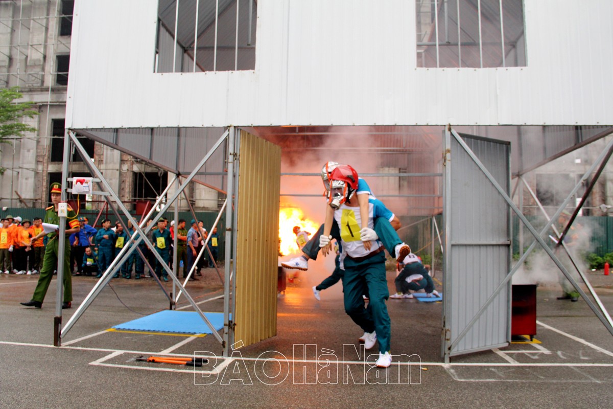 Phường Hoàng Đông đạt giải Nhất toàn đoàn Hội thi nghiệp vụ chữa cháy và CNCH “Tổ liên gia an toàn PCCC” thị xã Duy Tiên