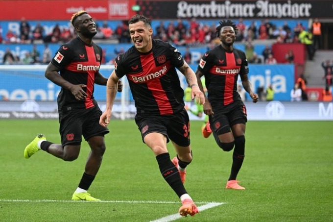Leverkusen lần đầu vô địch Bundesliga
