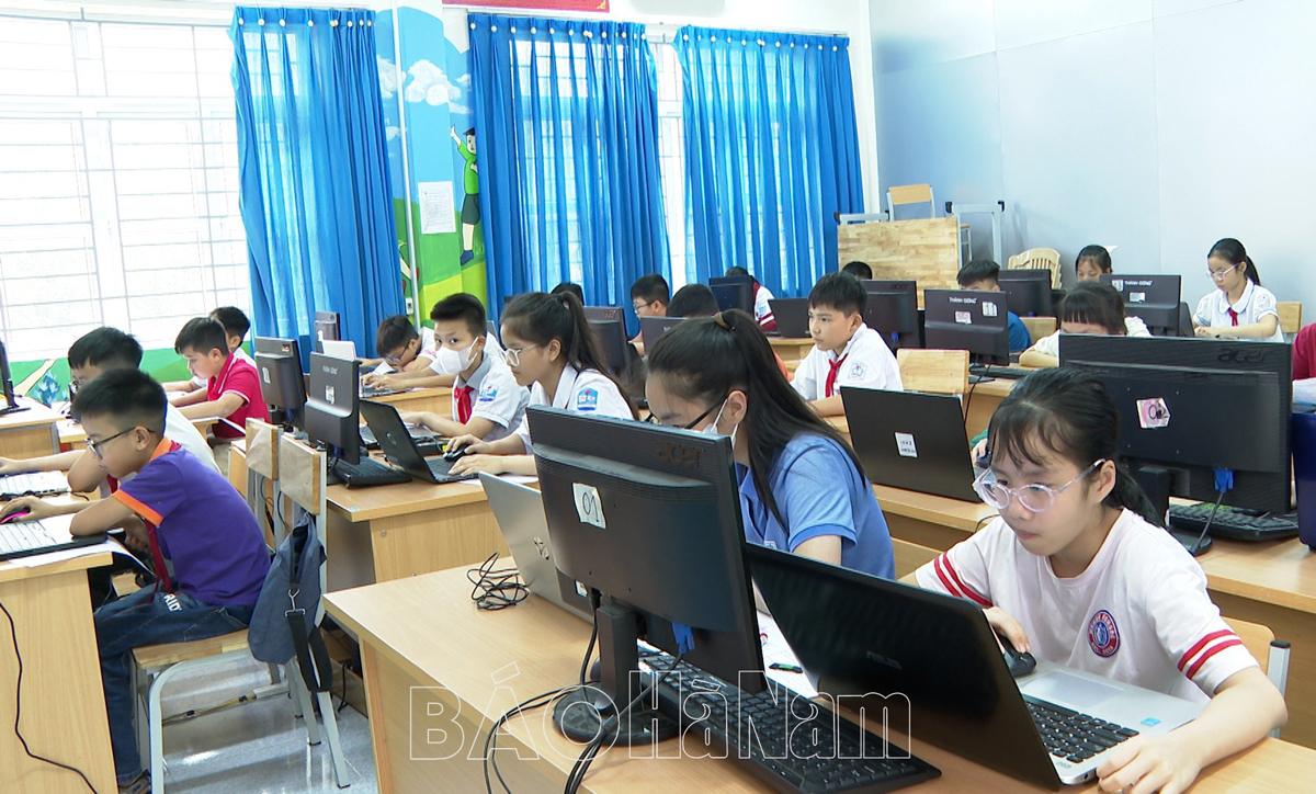 Trao giải Hội thi Tin học trẻ thành phố Phủ Lý năm 2024