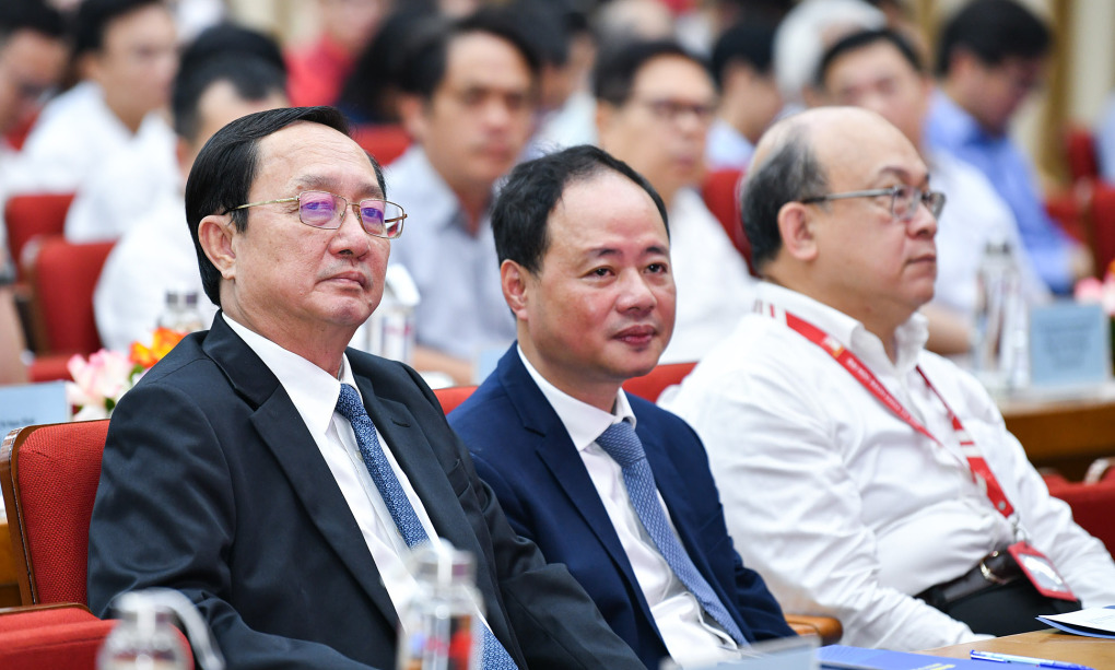 'Thúc đẩy vi mạch bán dẫn qua các chương trình nghiên cứu'