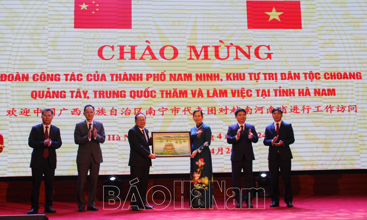 Đoàn công tác của chính quyền thành phố Nam Ninh, khu tự trị dân tộc Choang tỉnh Quảng Tây, Trung Quốc thăm và làm việc tại Hà Nam