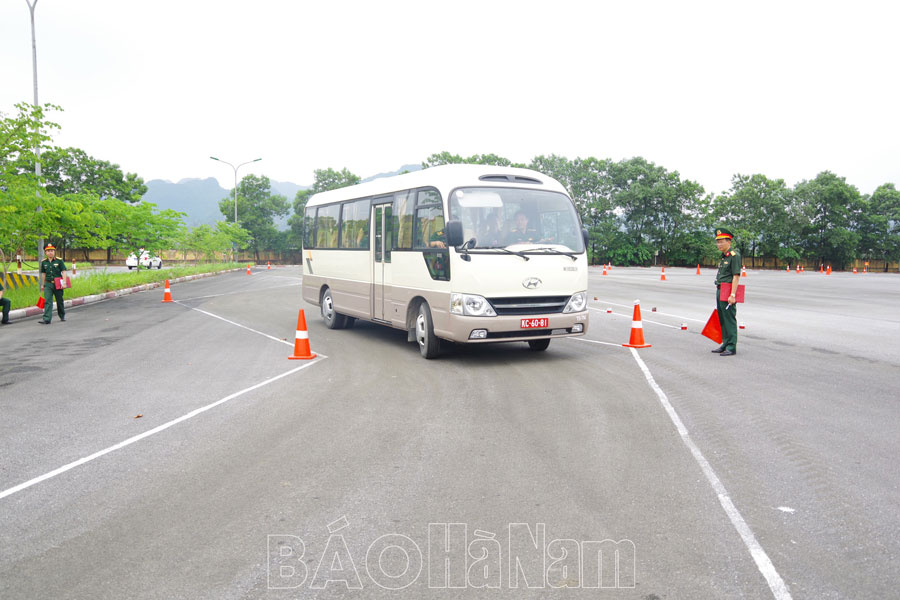 Bộ CHQS tỉnh tổ chức hội thi lái xe an toàn năm 2024