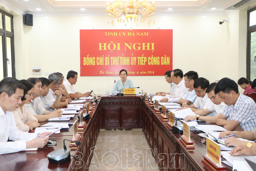 Đồng chí Bí thư Tỉnh ủy Lê Thị Thủy tiếp công dân định kỳ tháng 4