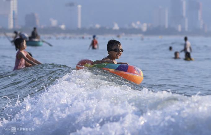 Một số nơi nóng trên 40 độ C dịp nghỉ lễ 30/4