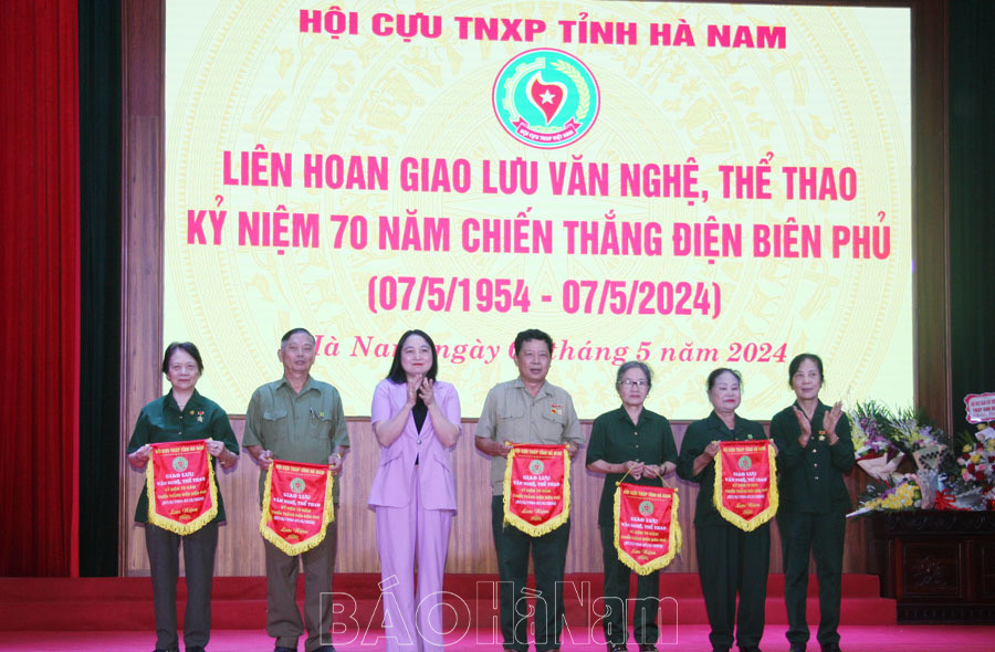 Hội Cựu TNXP tỉnh giao lưu văn nghệ, thể thao chào mừng kỷ niệm 70 năm chiến thắng Điện Biên Phủ