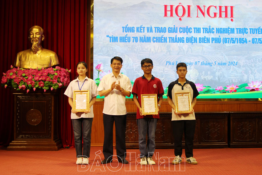 Thành ủy Phủ Lý tổng kết, trao giải cuộc thi trắc nghiệm trực tuyến “Tìm hiểu 70 năm Chiến thắng Điện Biên Phủ (7/5/1954 - 7/5/2024)”