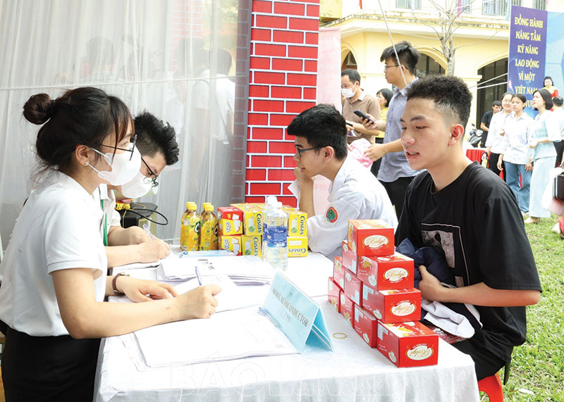 Quan tâm đào tạo nghề, giải quyết việc làm cho HSSV, người lao động