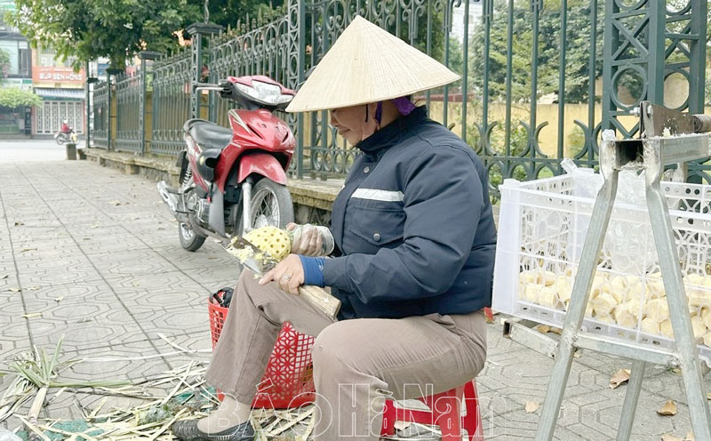 Vất vả mưu sinh dưới nắng nóng đầu hè