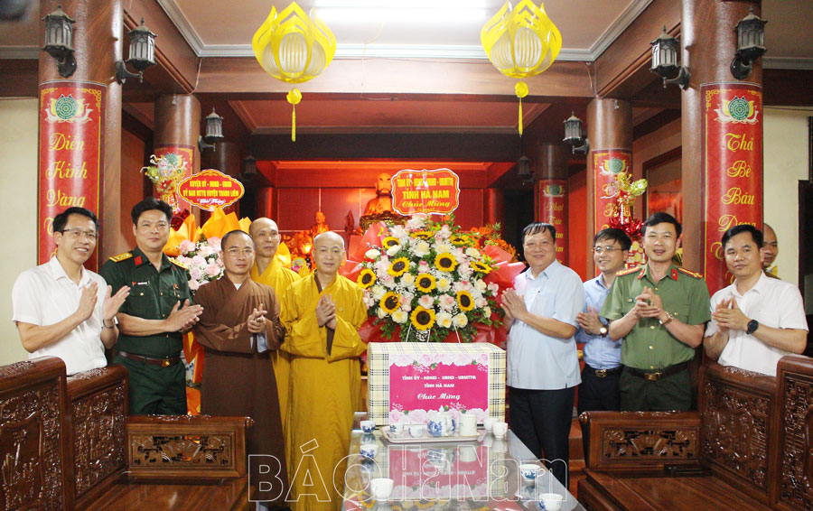 Lãnh đạo tỉnh thăm, chúc mừng Lễ Phật đản tại chùa Hưng Khánh