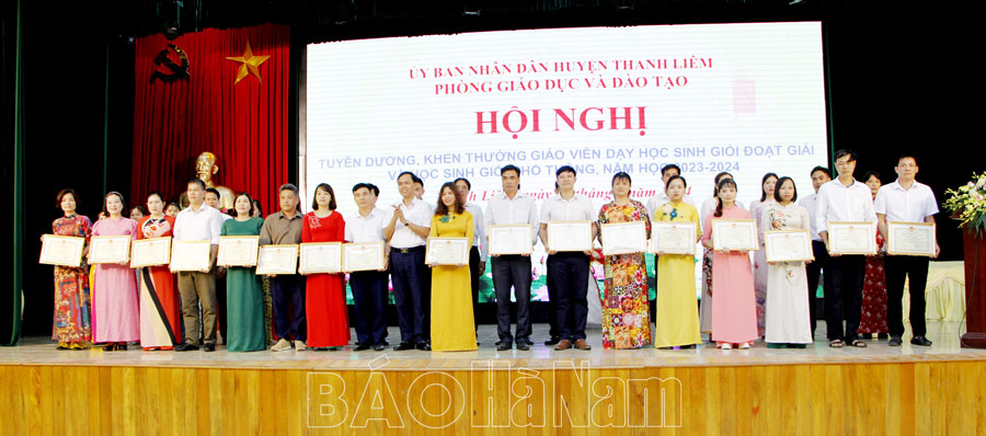 Thanh Liêm khen thưởng 75 giáo viên bồi dưỡng HSG đoạt giải và 90 HSG phổ thông năm học 2023- 2024