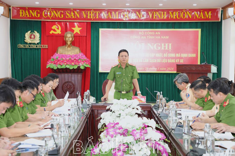 Đẩy nhanh tiến độ cập nhật, bổ sung mã định danh chủ phương tiện và làm sạch giữ liệu đăng ký xe