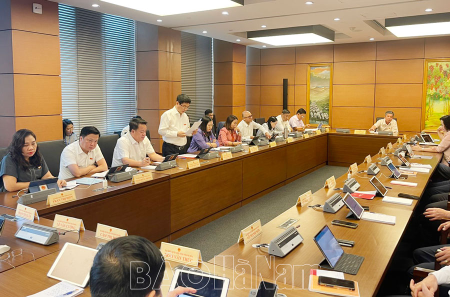 Đoàn đại biểu Quốc hội Hà Nam thảo luận tại tổ