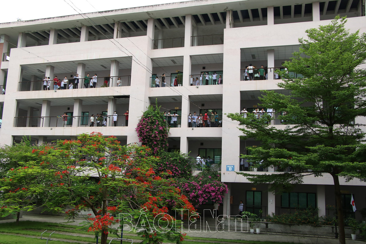 Những hình ảnh môn thi đầu tiên vào lớp 10 THPT Chuyên Biên Hòa năm học 2024-2025