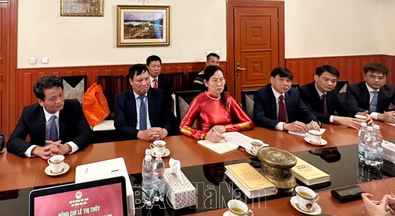 Đồng chí Bí thư Tỉnh ủy Lê Thị Thủy và Đoàn công tác của tỉnh Hà Nam làm việc tại Cộng hòa Czech