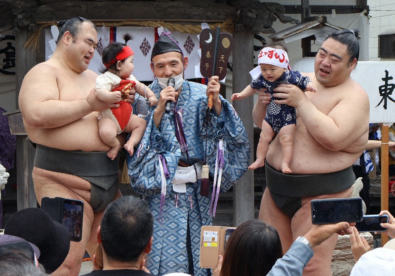 Lễ hội thi khóc của trẻ em ở Nhật Bản