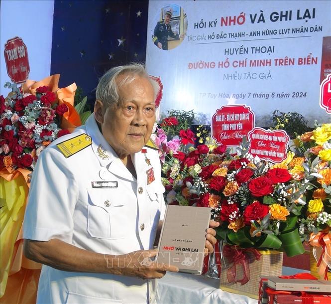 Ra mắt sách về đường Hồ Chí Minh trên biển