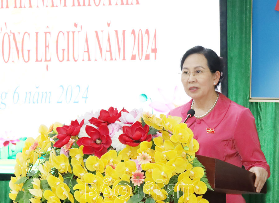 Đồng chí Bí thư Tỉnh ủy Lê Thị Thủy tiếp xúc cử tri xã Mộc Bắc