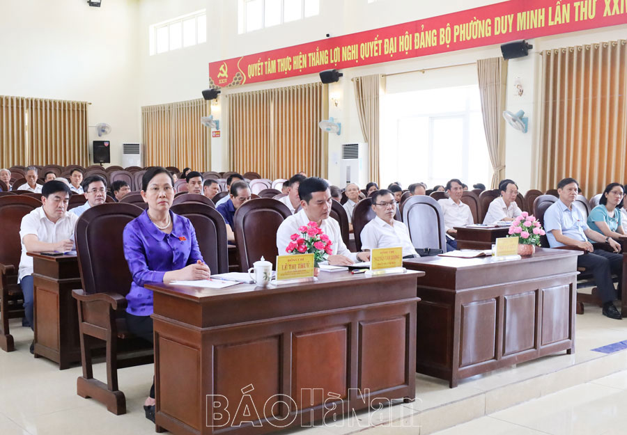 Đồng chí Bí thư Tỉnh ủy Lê Thị Thủy tiếp xúc cử tri phường Duy Minh