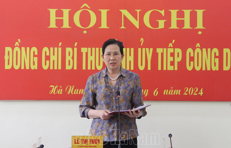 Đồng chí Bí thư Tỉnh ủy Lê Thị Thủy tiếp công dân định kỳ tháng 6