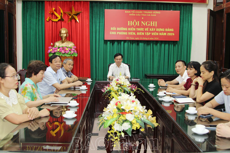 Bồi dưỡng kiến thức về xây dựng Đảng cho lãnh đạo, phóng viên, biên tập viên các cơ quan thông tấn báo chí năm 2024