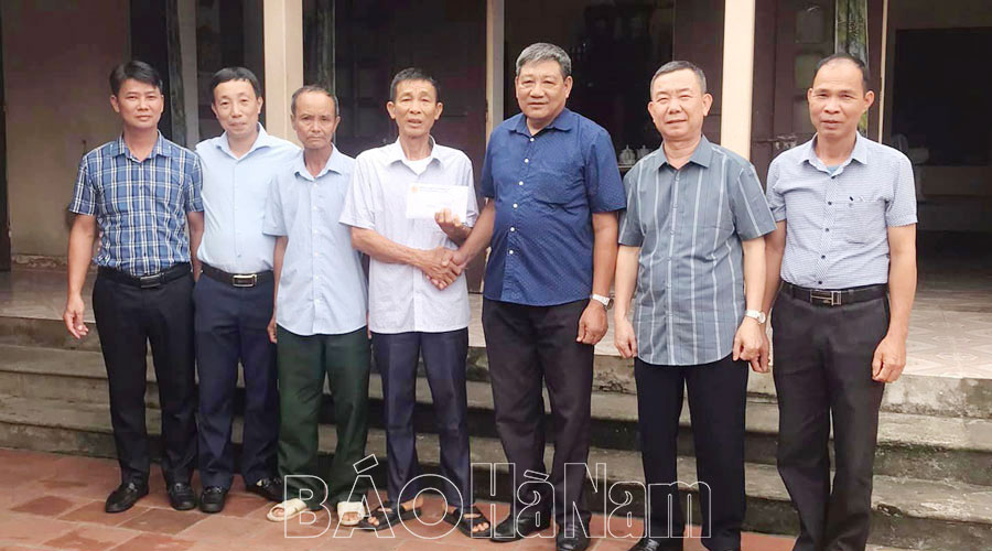 Hội Cựu chiến binh huyện Bình Lục hỗ trợ xóa nhà không an toàn cho hội viên