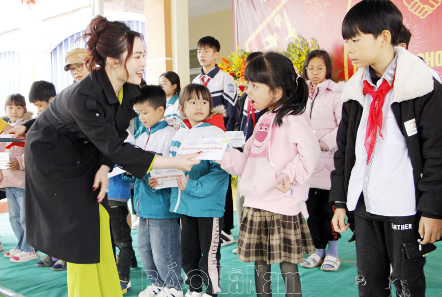 Đẩy mạnh thực hiện công tác xã hội trường học