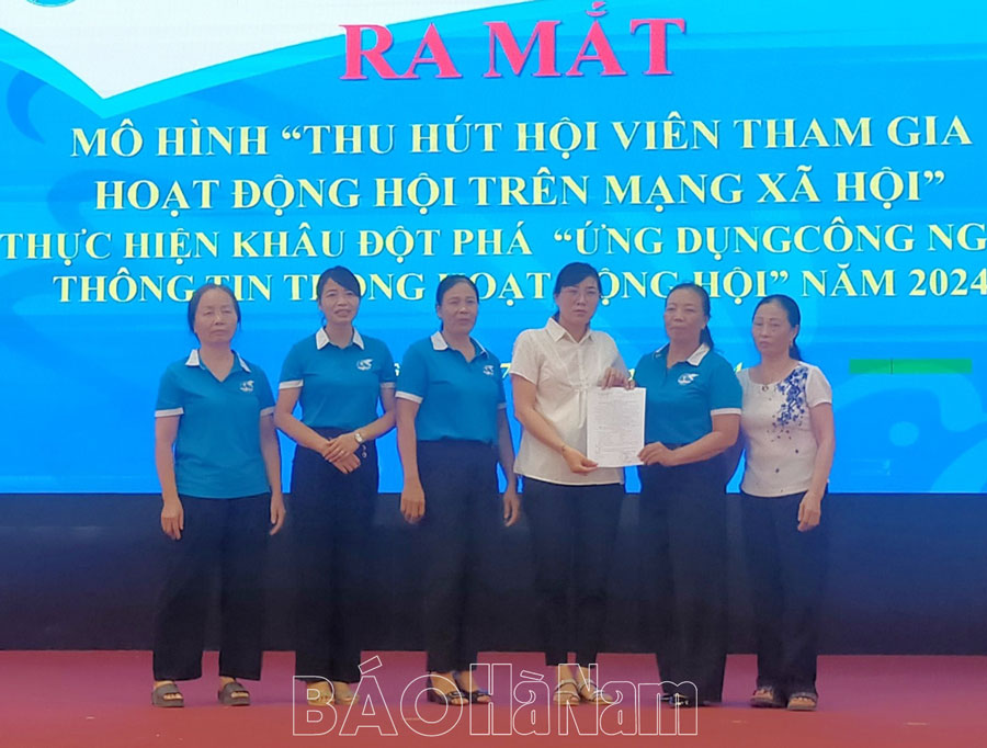 HPN thị trấn Kiện Khê ra mắt mô hình thu hút hội viên tham gia hoạt động hội trên mạng xã hội.