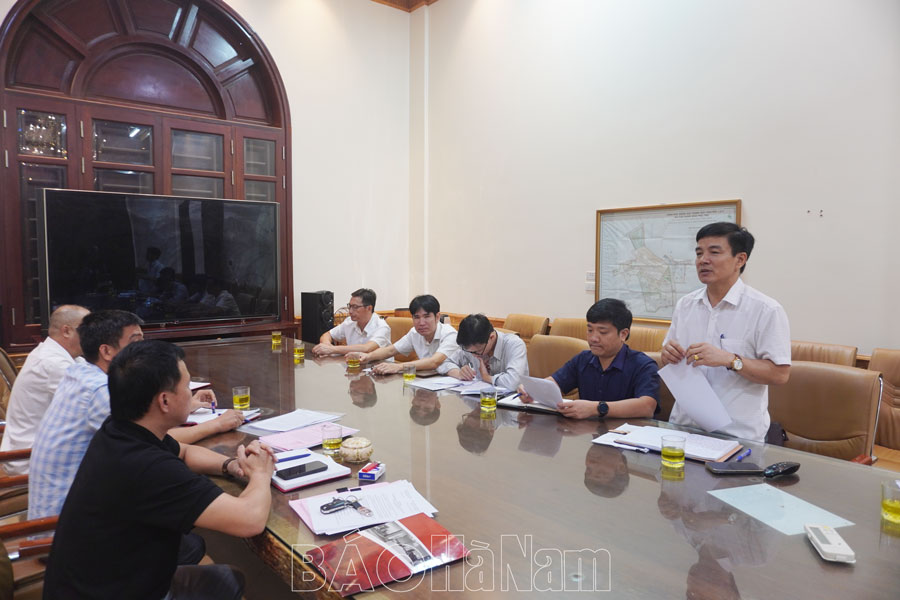 Kiểm tra tình hình sử dụng điện của các doanh nghiệp trong tỉnh