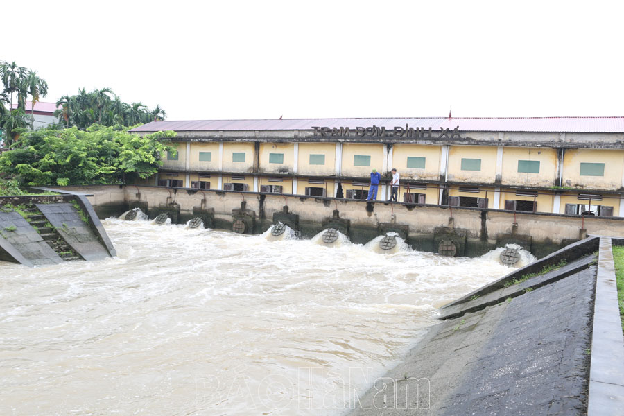 Vận hành hơn 100 máy bơm tiêu úng