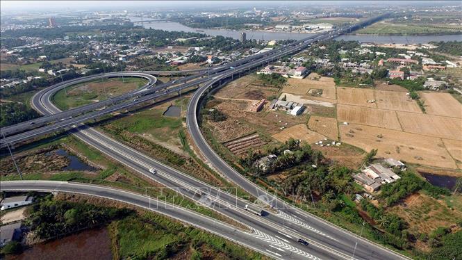 Tiếp tục xây dựng kết cấu hạ tầng theo tinh thần Nghị quyết trung ương 13, khóa XI