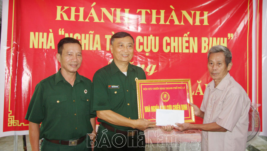 Hội Cựu chiến binh thành phố Phủ Lý bàn giao nhà “Nghĩa tình cựu chiến binh”
