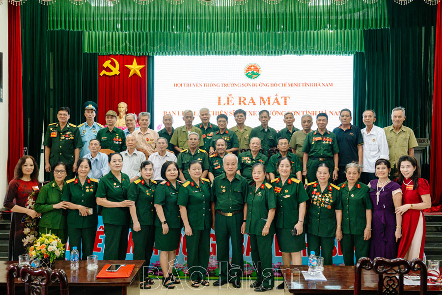 Ra mắt Ban liên lạc chiến sỹ lái xe Trường Sơn tỉnh Hà Nam