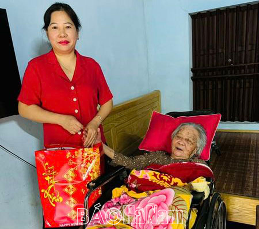 Hội LHPN thăm, tặng quà người có công với cách mạng