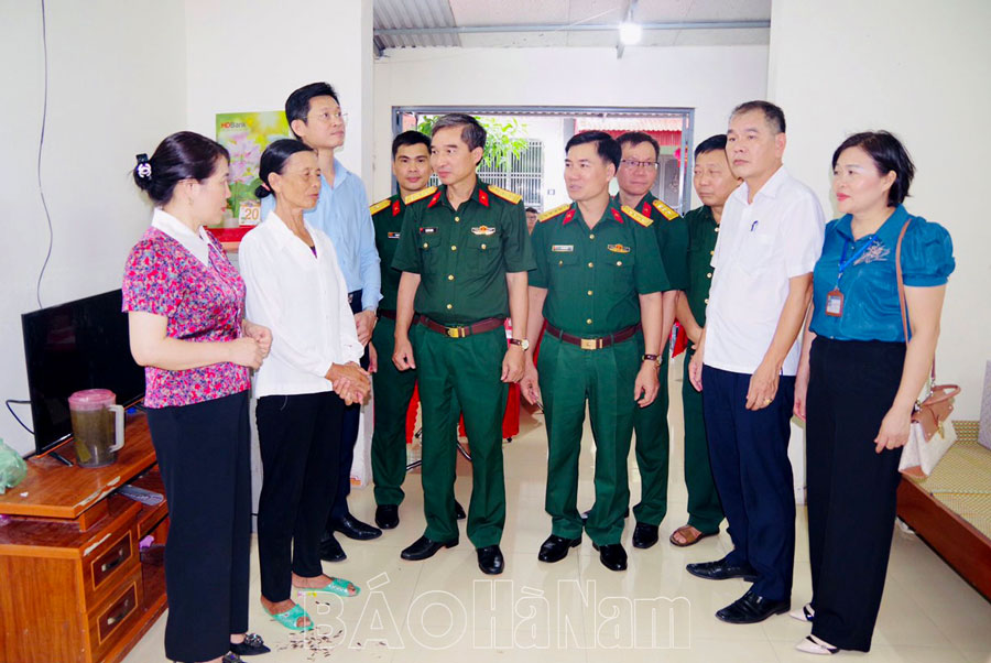 Khánh thành nhà Đại đoàn kết cho hộ nghèo tại phường Lê Hồng Phong