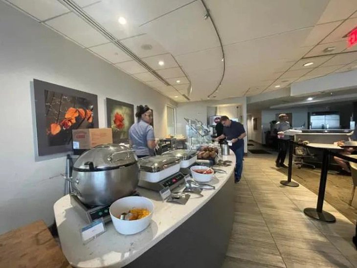 Những điều tránh làm ở phòng chờ sân bay