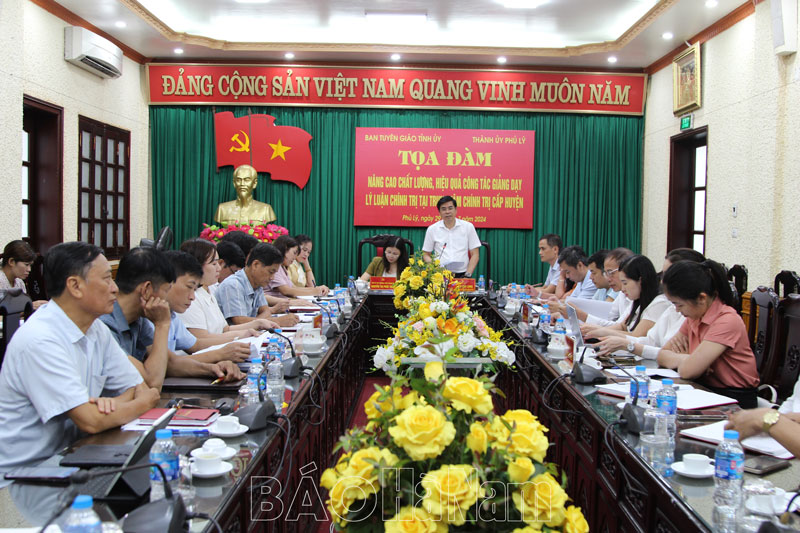 Tọa đàm nâng cao chất lượng giảng dạy lý luận chính trị tại trung tâm chính trị cấp huyện