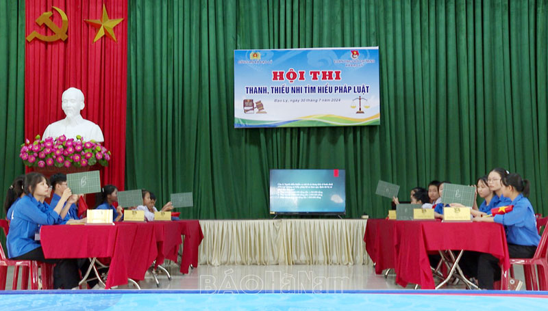 Thanh, thiếu nhi xã Đạo Lý tham gia thi tìm hiểu pháp luật