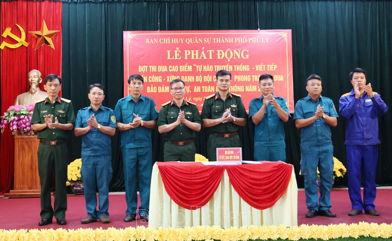 Ban CHQS thành phố Phủ Lý, huyện Kim Bảng phát động đợt thi đua cao điểm