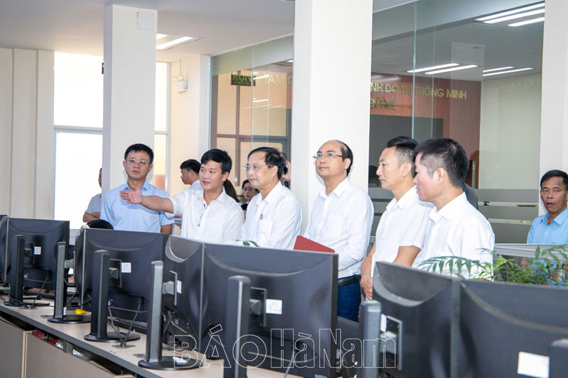 Đoàn công tác của tỉnh khảo sát, trao đổi kinh nghiệm về chuyển đổi số tại Thừa Thiên Huế